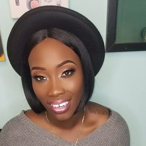 Meet your Posher, Dee